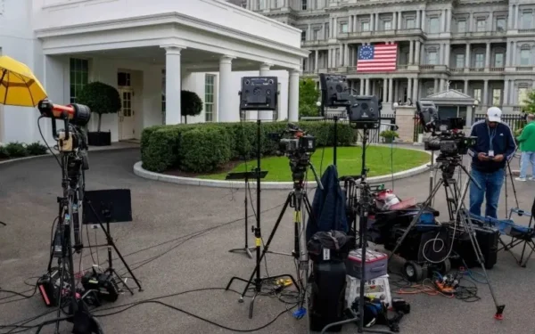 TV networks resume White House coverage as press access dispute continues