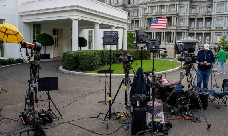 TV networks resume White House coverage as press access dispute continues