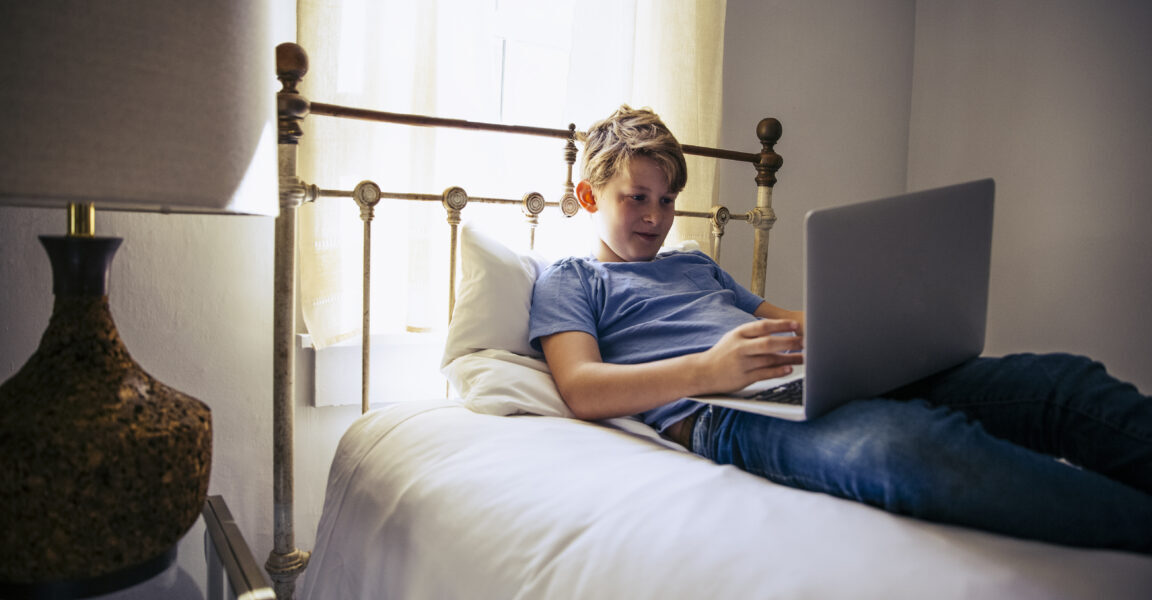 Boy Suffers ‘Toasted Skin’ Condition from Daily Laptop Use Boy Suffers ‘Toasted Skin’ Condition from Daily Laptop Use