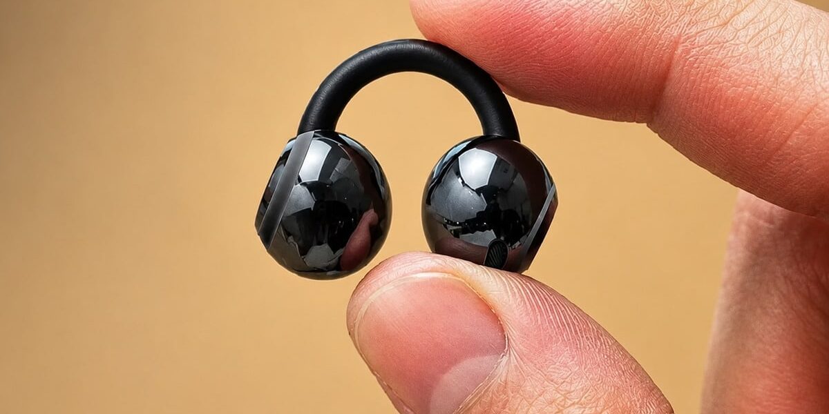 Samsung Set to Launch Clip-On Galaxy Earbuds Samsung Set to Launch Clip-On Galaxy Earbuds