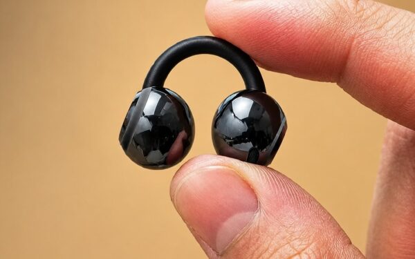 Samsung Set to Launch Clip-On Galaxy Earbuds Samsung Set to Launch Clip-On Galaxy Earbuds