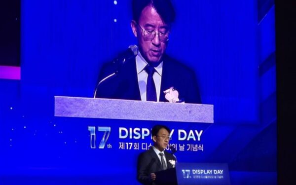 Samsung Display President Warns of Chinese Foldable Panel Threat