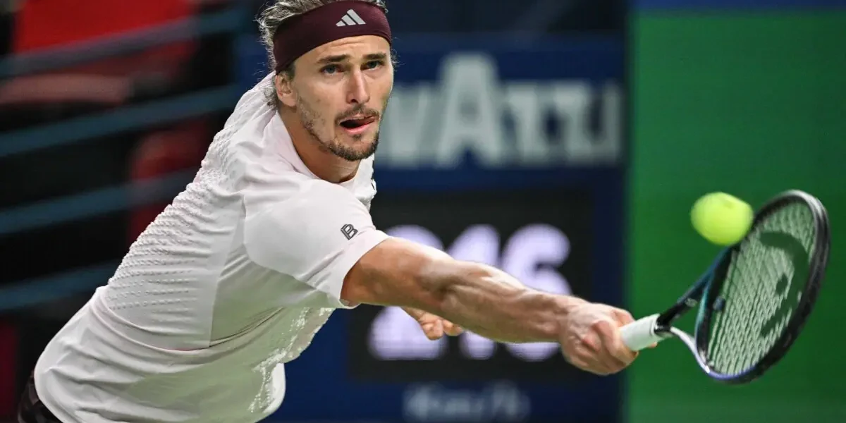 Zverev Advances Despite Physical Struggles in Shanghai Masters Zverev Advances Despite Physical Struggles in Shanghai Masters