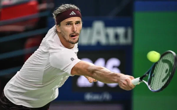 Zverev Advances Despite Physical Struggles in Shanghai Masters