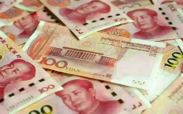 Yuan Strengthens as Dollar Retreats Amid EU Trade Talks