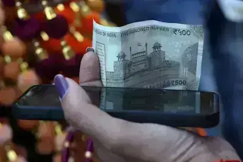Indian rupee remains steady despite oil price drop