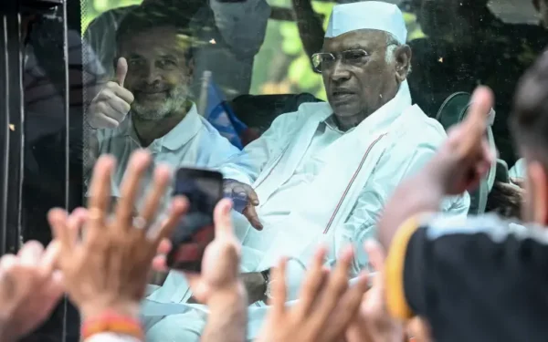 Protesters Demand Election Chief’s Resignation in Delhi Protesters Demand Election Chief’s Resignation in Delhi