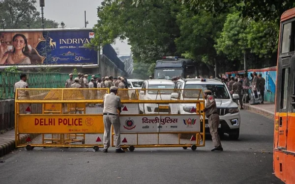 Delhi Metro Stations Closed as Election Protesters March to Supreme Court Delhi Metro Stations Closed as Election Protesters March to Supreme Court