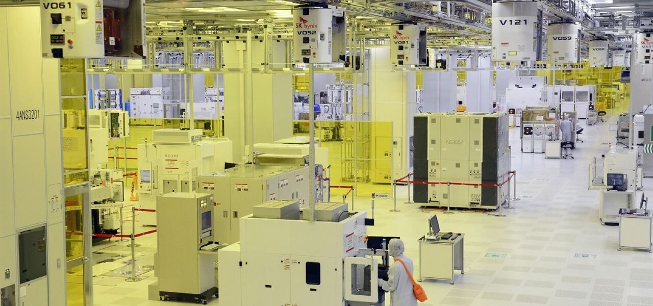 Samsung, SK Hynix Upgrade Chinese Factories to Compete with YMTC Samsung, SK Hynix Upgrade Chinese Factories to Compete with YMTC