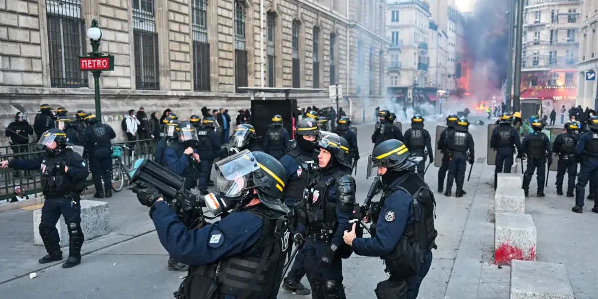 French protests escalate: 2,000 arrested as looting continues French protests escalate: 2,000 arrested as looting continues