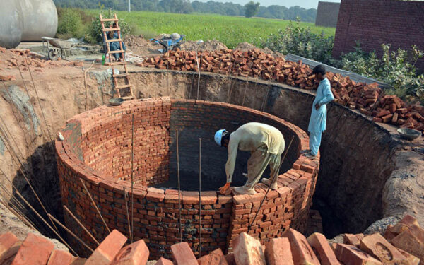 Labourers construct sewage disposal system at Nadran Bypass Labourers construct sewage disposal system at Nadran Bypass