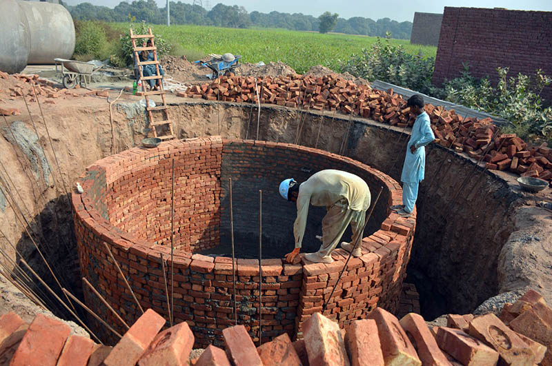 Labourers construct sewage disposal system at Nadran Bypass Labourers construct sewage disposal system at Nadran Bypass