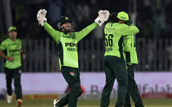 Pakistan Defeat England in ODI Tri-Series Pakistan Defeat England in ODI Tri-Series