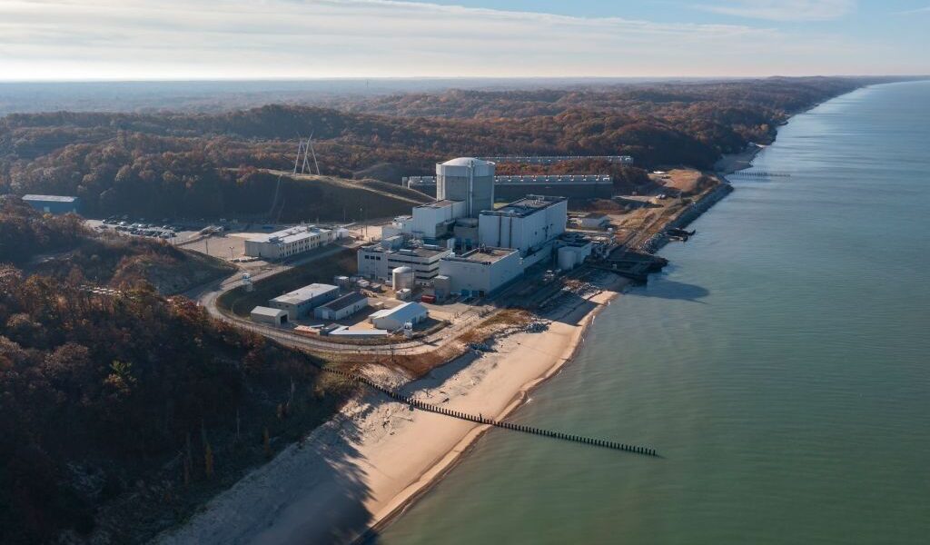 US Nuclear Regulator Warns of Safety Risks at Revived Reactor US Nuclear Regulator Warns of Safety Risks at Revived Reactor