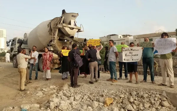 Residents urge halt to Nehr-i-Khayyam construction Residents urge halt to Nehr-i-Khayyam construction