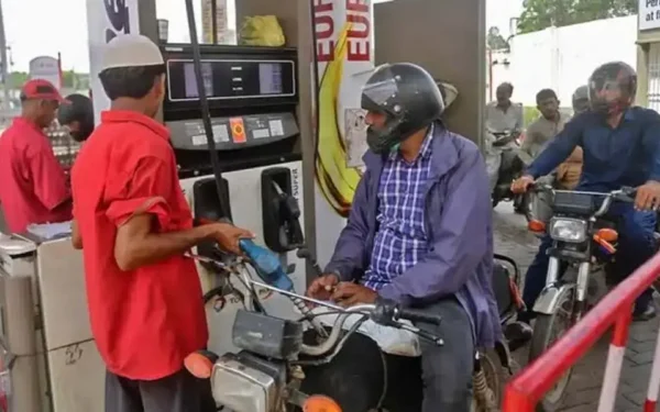 Petrol prices hike by 88 paise, HSD prices drop Petrol prices hike by 88 paise, HSD prices drop