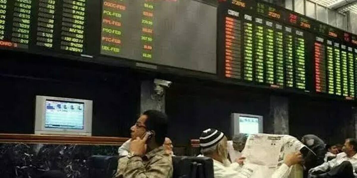 KSE-100 Dives Over 800 Points Amid Policy Rate Expectations