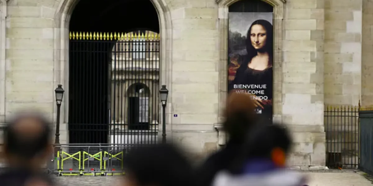 Paris museums close as protests loom, tourists left disappointed