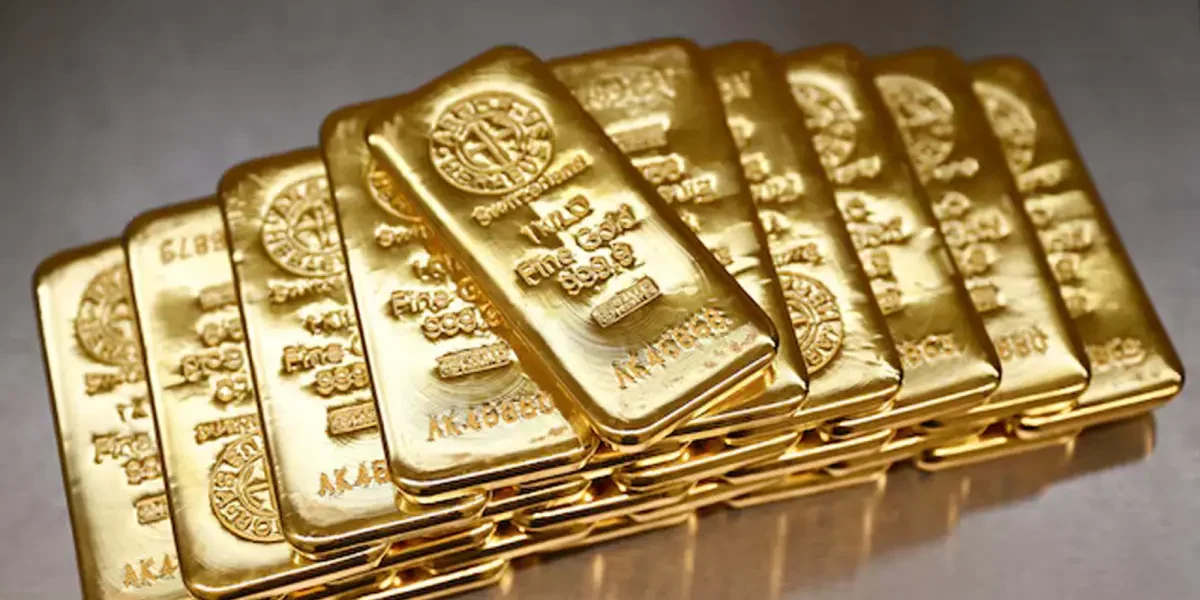 Gold prices fall by Rs7,000 per tola in Pakistan