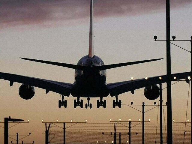 Pakistan issues travel advisory for pilgrims flying to Iran and Iraq Pakistan issues travel advisory for pilgrims flying to Iran and Iraq