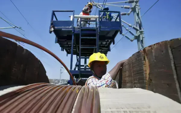 Copper prices fall as inventories rise