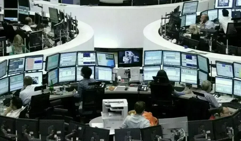 European stocks rise on lower oil prices, bank strength European stocks rise on lower oil prices, bank strength