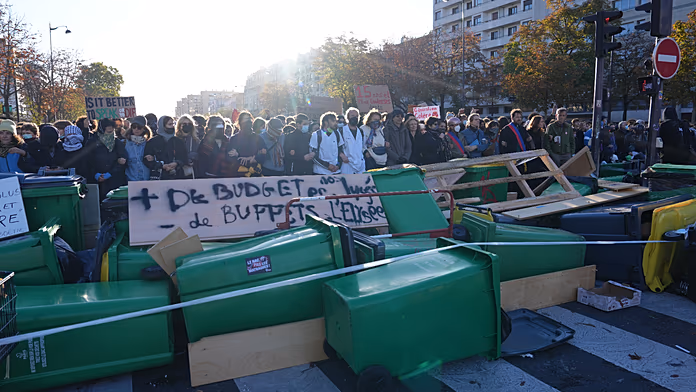 French students protest against school conditions French students protest against school conditions