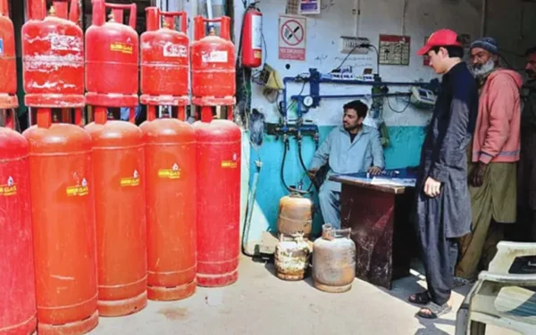 LPG prices soar to record Rs600 per kg amid supply shortages LPG prices soar to record Rs600 per kg amid supply shortages