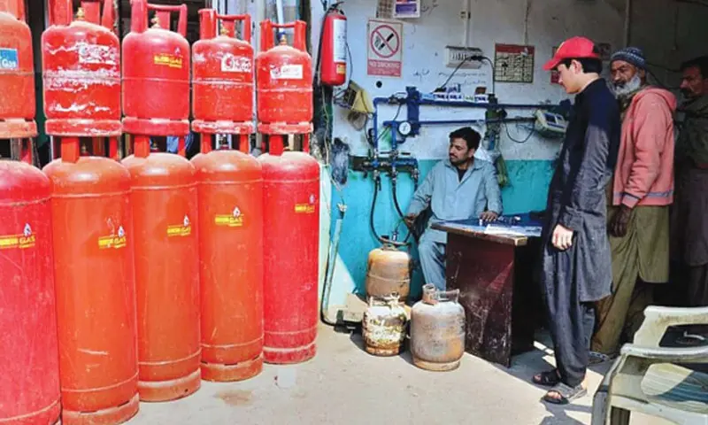 LPG prices soar to record Rs600 per kg amid supply shortages