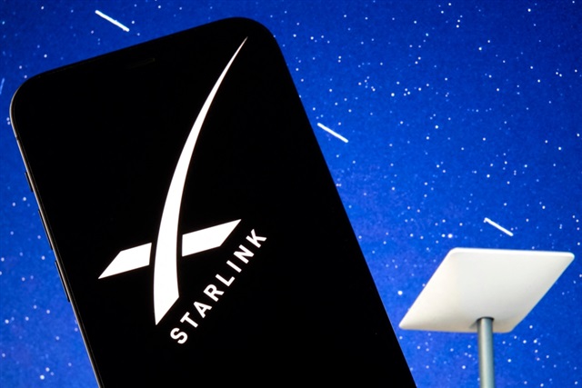 SpaceX acquires spectrum licenses for mobile network expansion SpaceX acquires spectrum licenses for mobile network expansion