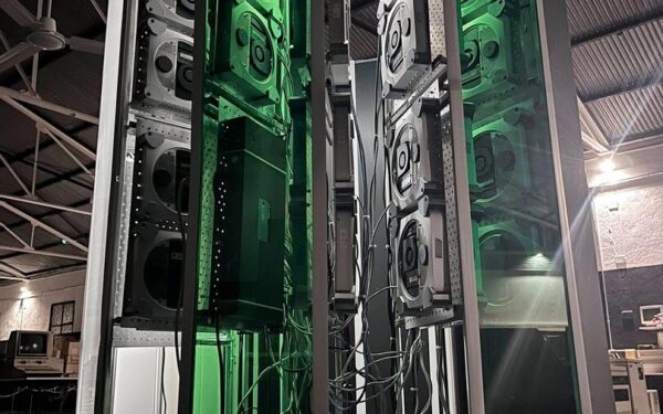 Museum unveils Cray-1 replica using 30-year-old Mac Minis Museum unveils Cray-1 replica using 30-year-old Mac Minis