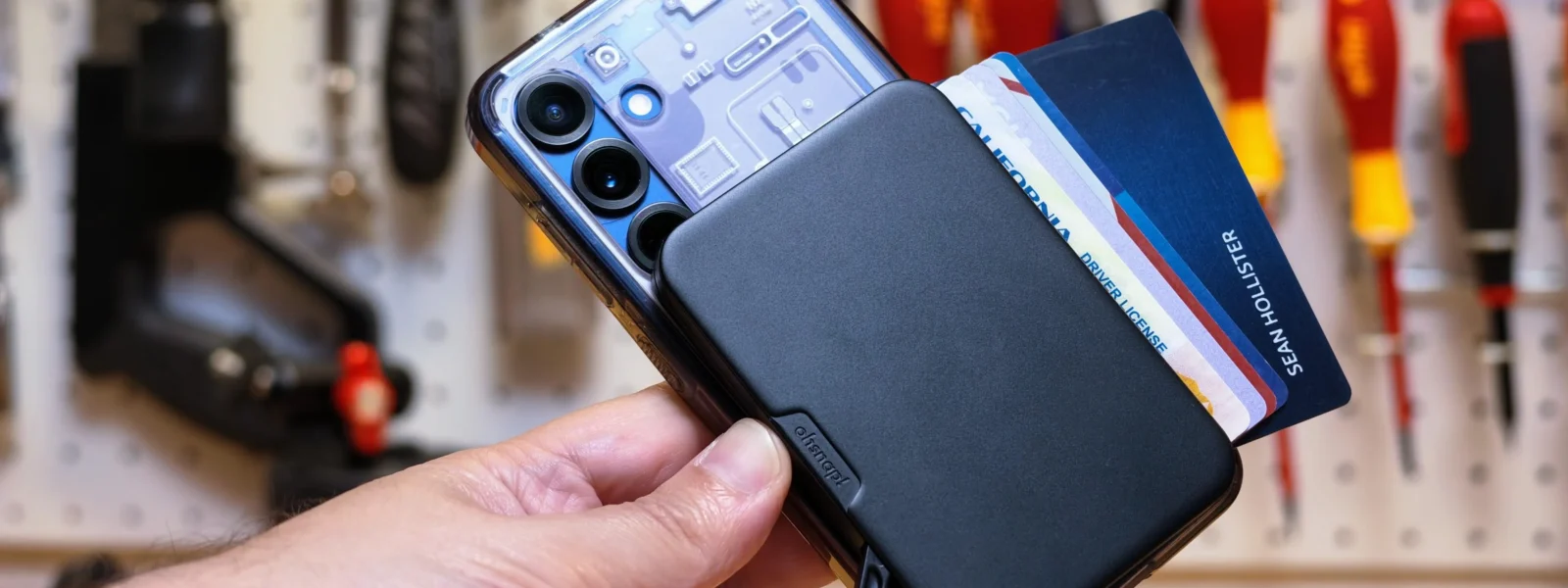 OhSnap Snap Wallet 2 reviewed: Transformable and magnetic card holder