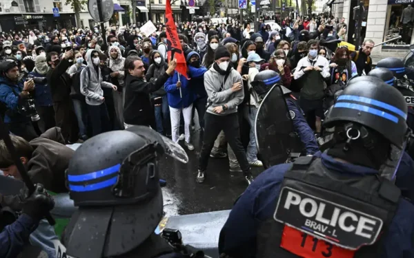 Support for French Students Grows in Nationwide Demonstrations Support for French Students Grows in Nationwide Demonstrations