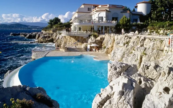 Hotels and beauty spots impose strict rules on photography