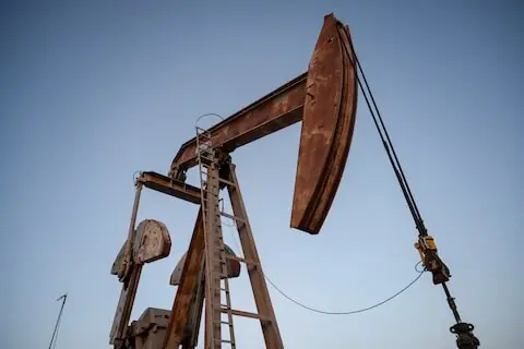 Oil prices drop as US considers Russian sanctions waiver