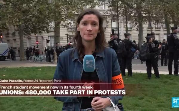 Student protesters urge police to join Paris demonstrations Student protesters urge police to join Paris demonstrations