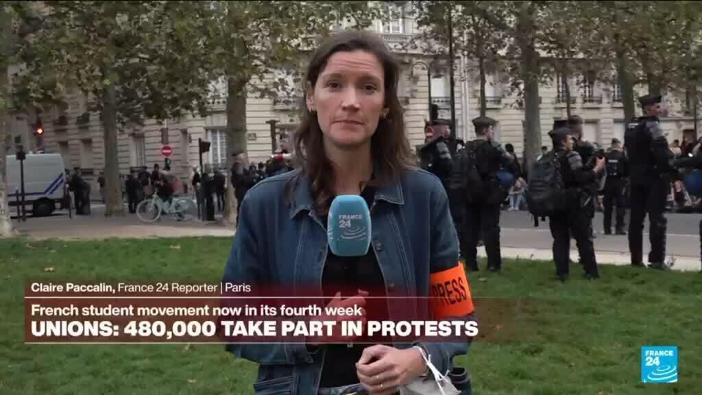 Student protesters urge police to join Paris demonstrations Student protesters urge police to join Paris demonstrations