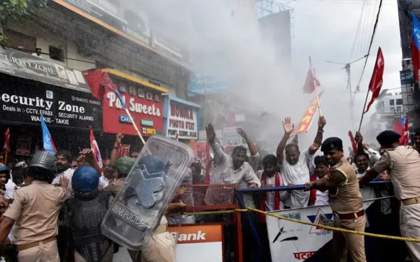 Indian police detain protesters, lock down Delhi ahead of anti-election chief rally Indian police detain protesters, lock down Delhi ahead of anti-election chief rally
