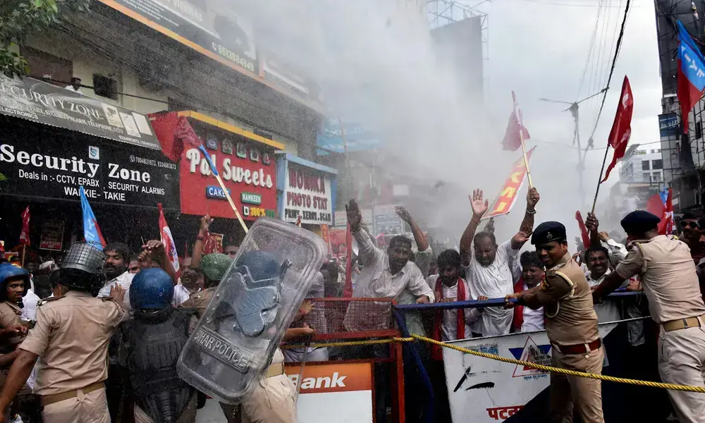 Indian police detain protesters, lock down Delhi ahead of anti-election chief rally Indian police detain protesters, lock down Delhi ahead of anti-election chief rally