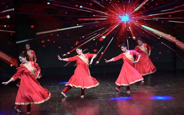 Pakistani artists perform classical dance in honor of Bangladesh cultural troupe Pakistani artists perform classical dance in honor of Bangladesh cultural troupe
