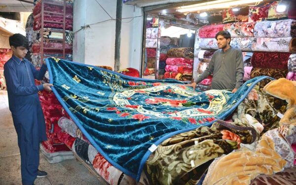 Shopkeepers Innovate to Boost Winter Sales Shopkeepers Innovate to Boost Winter Sales