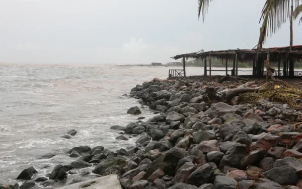 Hurricane Trudy Intensifies to Category 2 Heading Toward Mexican Coast Hurricane Trudy Intensifies to Category 2 Heading Toward Mexican Coast