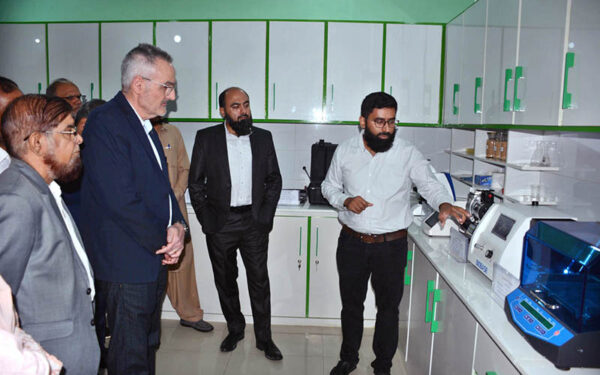 Wheat Expert Receives Briefing on New Technology at AARI