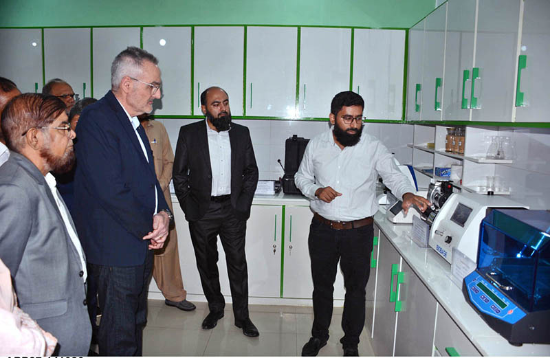 Wheat Expert Receives Briefing on New Technology at AARI Wheat Expert Receives Briefing on New Technology at AARI