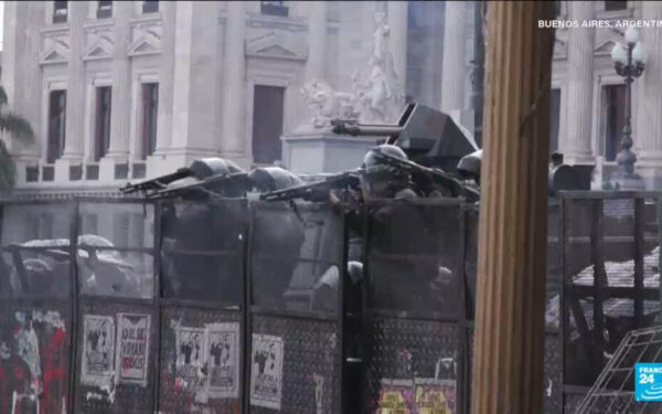 Argentine students clash with police over education cuts Argentine students clash with police over education cuts