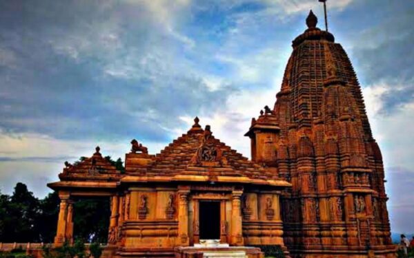 Thieves Steal Valuable Items from Hindu Temple in Sindh Thieves Steal Valuable Items from Hindu Temple in Sindh