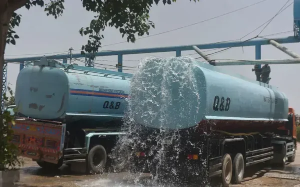 Water tankers face delays in Karachi’s Clifton and Defence Water tankers face delays in Karachi’s Clifton and Defence