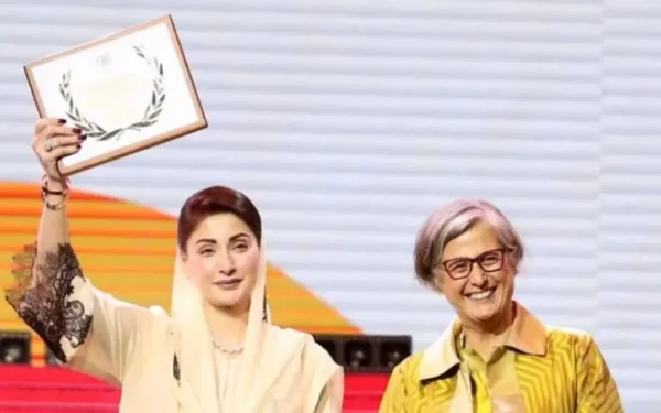 Punjab CM Maryam Nawaz Receives UN-Habitat Scroll of Honour Award Punjab CM Maryam Nawaz Receives UN-Habitat Scroll of Honour Award