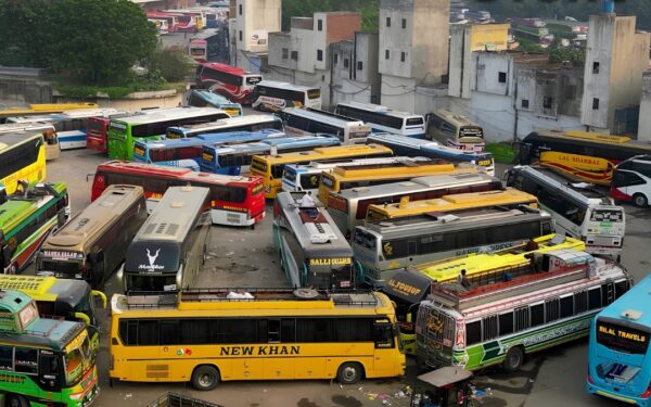Lahore Bus Terminals Suspended Amid PTI Protest Lahore Bus Terminals Suspended Amid PTI Protest
