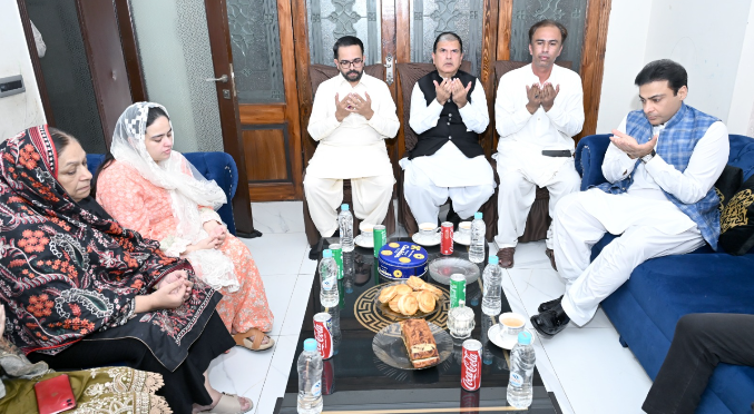 Hamza Shehbaz pays tribute to Shaheed Major Wajahat Waheed’s family Hamza Shehbaz pays tribute to Shaheed Major Wajahat Waheed’s family